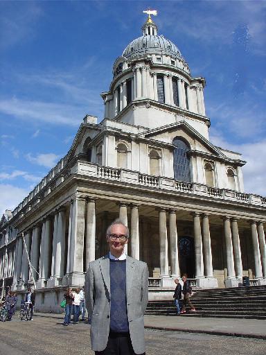 me near the thames, look no coat